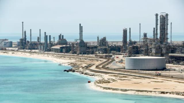 Helicóptero de Saudi Aramco se estrella, causando la muerte de 14 ciudadanos saudíes