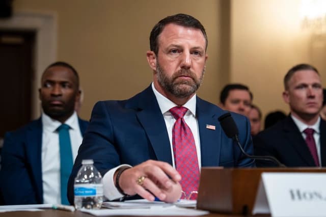 El secretario de Seguridad Nacional, Markwayne Mullin, testifica en Washington el 3 de junio de 2026. (Madalina Kilroy/The Epoch Times)