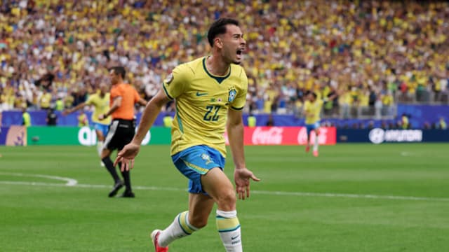 Brasil supera el miedo y vence 2-1 a Japón con un gol agónico