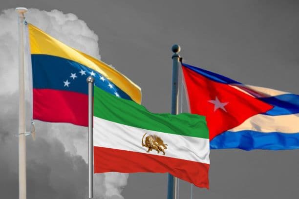 Banderas de Venezuela, Irán y Cuba. Composición de The Epoch Times. (Pexels/aboodi vesakaran; Pixabay/phoenix64; Pexels/ Humam Musawwir)