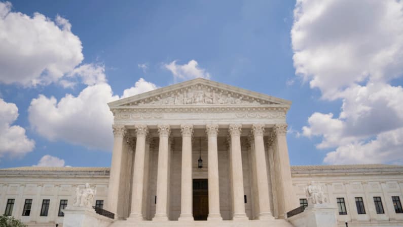 La Corte Suprema de Estados Unidos examinará el caso que cuestiona la legalidad de la prohibición del AR-15