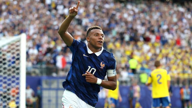 Mbappé hace historia en la Copa del Mundo con victoria de Francia sobre Suecia