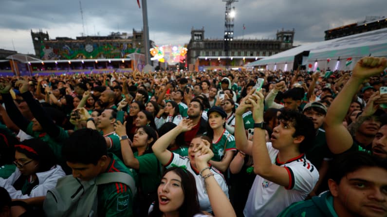 Miles de mexicanos festejan en las calles el pase a octavos tras vencer a Ecuador