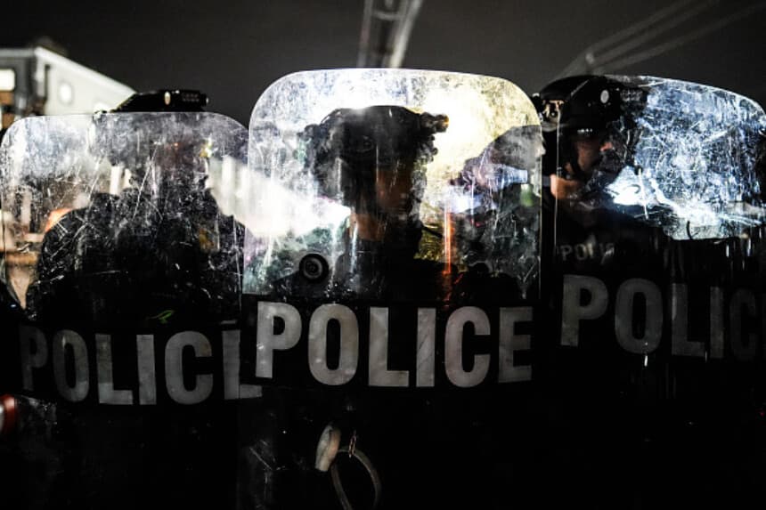 Justicia impulsa a nivel nacional el uso de mascarillas por agentes federales