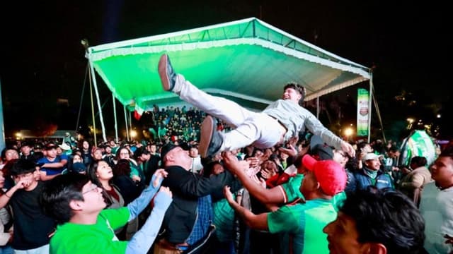 "Esperamos 40 años para este momento", dice afición mexicana tras triunfo de México contra Ecuador