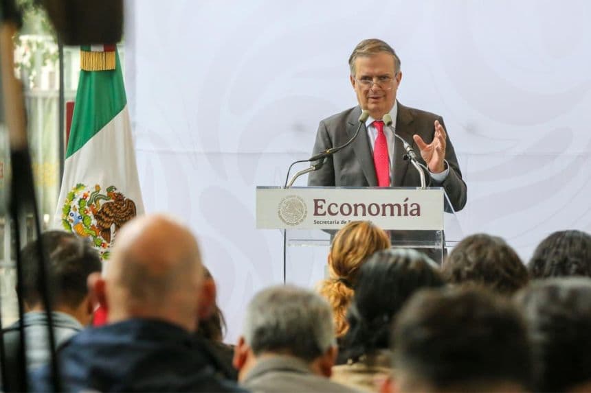 Foto del secretario de Economía, Marcelo Ebrard Casaubon, durante una conferencia de prensa en Ciudad de México, este 1 de julio de 2026. (Secretaría de Economía)