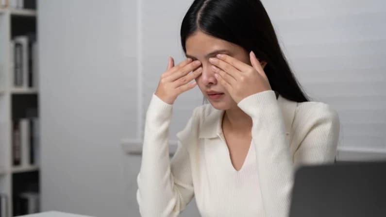 Rutina diaria para aliviar la fatiga ocular y cuidar su vista