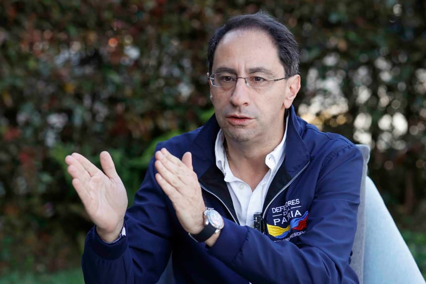Fotografía de archivo, en la que se captó al vicepresidente electo de Colombia, José Manuel Restrepo, durante una entrevista con EFE, en Bogotá (EFE/Mauricio Dueñas)