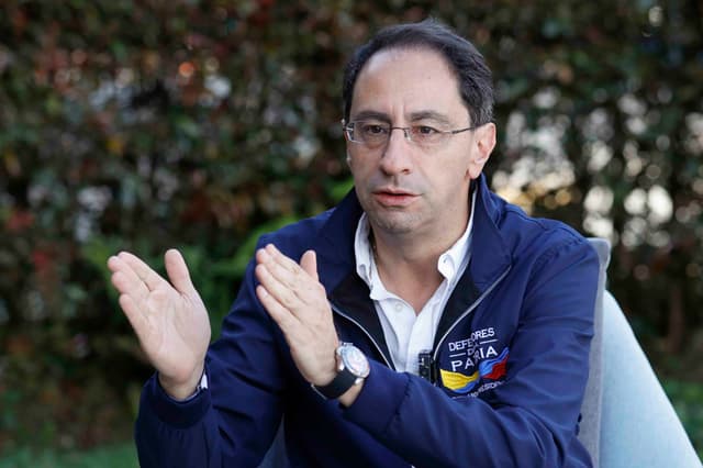 Fotografía de archivo, en la que se captó al vicepresidente electo de Colombia, José Manuel Restrepo, durante una entrevista con EFE, en Bogotá (EFE/Mauricio Dueñas)