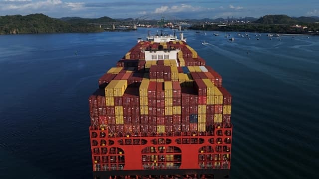 Trump advierte que China está tratando de apoderarse del Canal de Panamá
