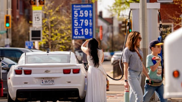 Dpto. de Justicia pide a los estados investigar a petroleras por altos precios de la gasolina