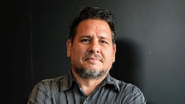 Artista y poeta huye de Cuba tras crear una plataforma para artistas censurados
