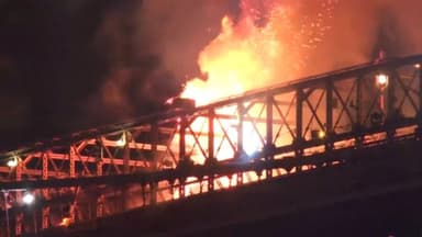 Se desata incendio en el puente de Brooklyn durante espectáculo de fuegos artificiales de Nueva York