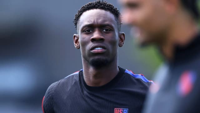 Funcionarios del fútbol europeo dicen que levantar la suspensión de jugador estadounidense "cruzó una línea roja"
