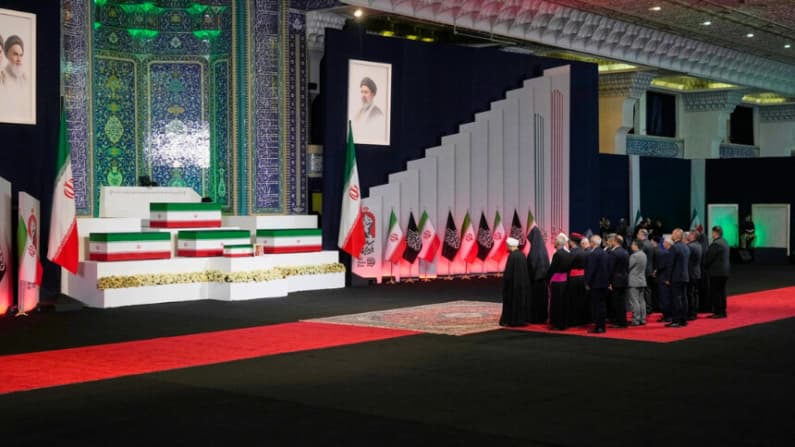 El nuevo líder supremo de Irán no asistió al funeral de Jamenei