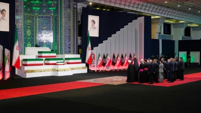 El nuevo líder supremo de Irán no asistió al funeral de Jamenei