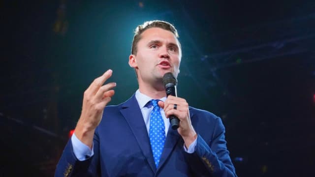 Maestra de Georgia recibe una indemnización por una publicación sobre el asesinato de Charlie Kirk