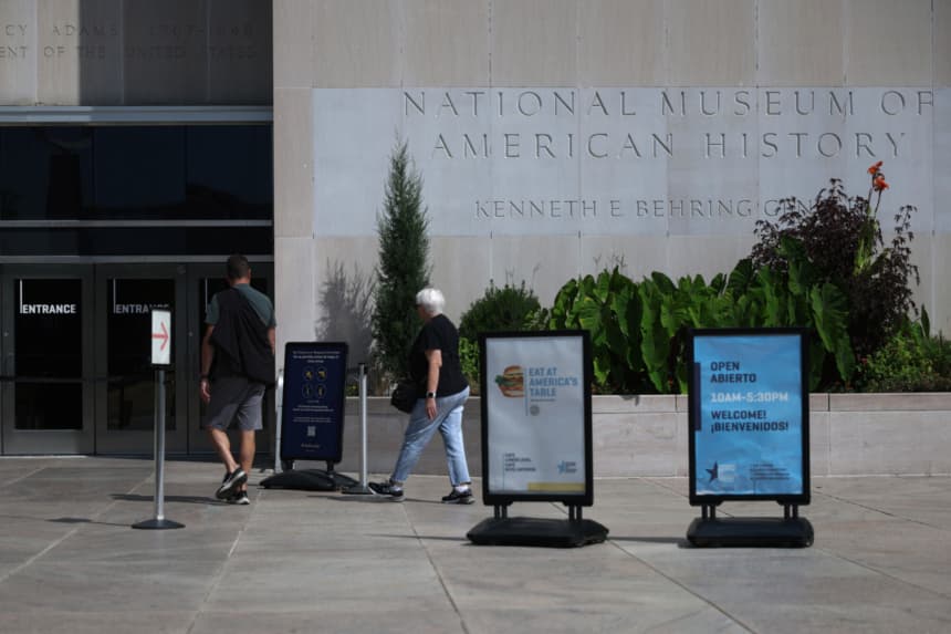 Informe de la Casa Blanca acusa a líderes del Smithsonian de "activismo político extremo"