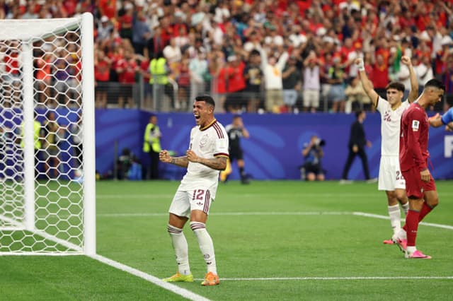 Pedro Porro, número 12 de España, celebra la victoria por 1-0 durante el partido de octavos de final de la Copa Mundial de la FIFA 2026 entre Portugal y España en el estadio de Dallas el 6 de julio de 2026 en Arlington, Texas. (Florencia Tan Jun/Getty Images).