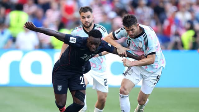 Balogun juega como titular con Estados Unidos contra Bélgica en el Mundial tras quitarle la tarjeta roja