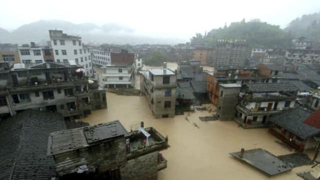 Embalse se rompe en China, inunda aldeas y desata críticas por las alertas