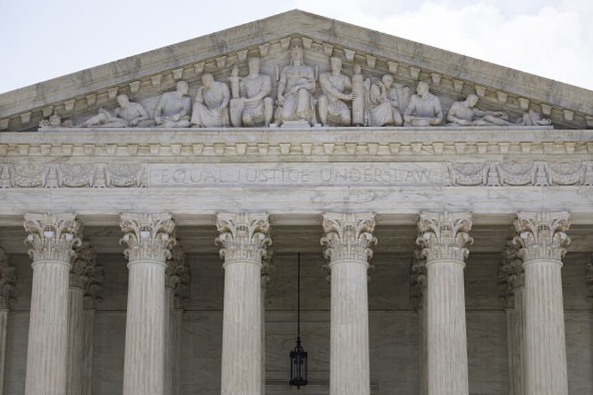 Corte Suprema amplía el poder ejecutivo en fallos sobre medidas de Trump