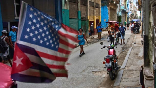 Apagón en Cuba desata protestas mientras autoridades se esfuerzan por restablecer suministro eléctrico