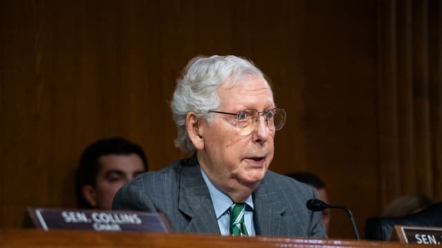 Gobernador de Kentucky solicita información actualizada sobre el estado de salud del senador McConnell