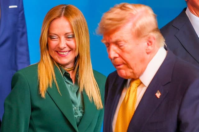 El presidente estadounidense Donald Trump y la primera ministra italiana Giorgia Meloni asisten a una cumbre de líderes de la OTAN en Ankara, Turquía, el 8 de julio de 2026. (Umit Bektas/Reuters).
