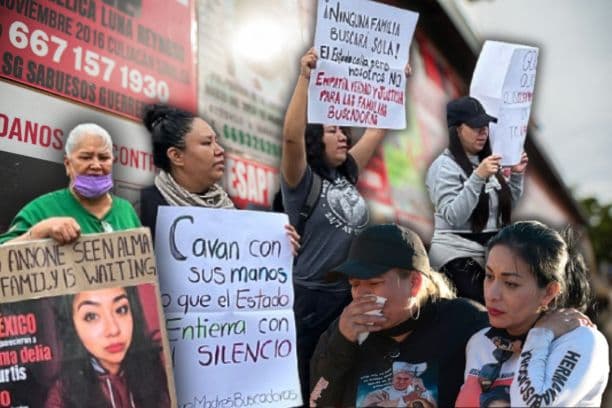 Composición de The Epoch Times. El 9 de febrero de 2026 se observan carteles en homenaje a las víctimas de desapariciones forzadas en Sinaloa, México. (Jesús Verdugo / AFP vía Getty Images); Colectivos de madres buscadoras y de familiares desaparecidos protestan el 11 de junio en dirección al Estadio de Ciudad de México. (The Epoch Times en Español/ Eduardo Tzompa); Miembros del colectivo "Guerreros Buscadores de Jalisco", visiblemente conmovidos, a la entrada del Rancho Izaguirre en Teuchitlán, Jalisco el 18 de febrero de 2026.(AFP vía Getty Images)