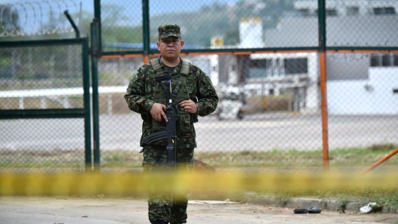 Tres heridos tras un ataque con explosivos en un aeropuerto del noreste de Colombia