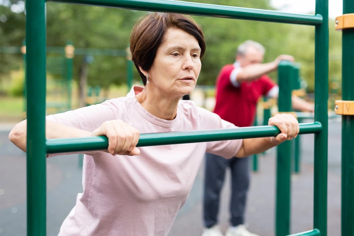 Tan solo 4 minutos de ejercicio diario mejoraron la funcionalidad en adultos mayores. (Caftor/Shutterstock).
