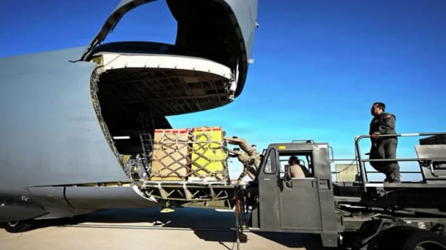 EE. UU. transporta en su aeronave más grande USD 5 mil millones en drogas para su destrucción