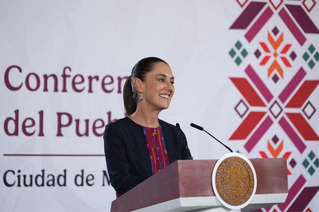 La mandataria mexicana, Claudia Sheinbaum, hablando durante una rueda de prensa este 10 de julio, en Palacio Nacional de la Ciudad de México, México. (EFE/Presidencia de México)