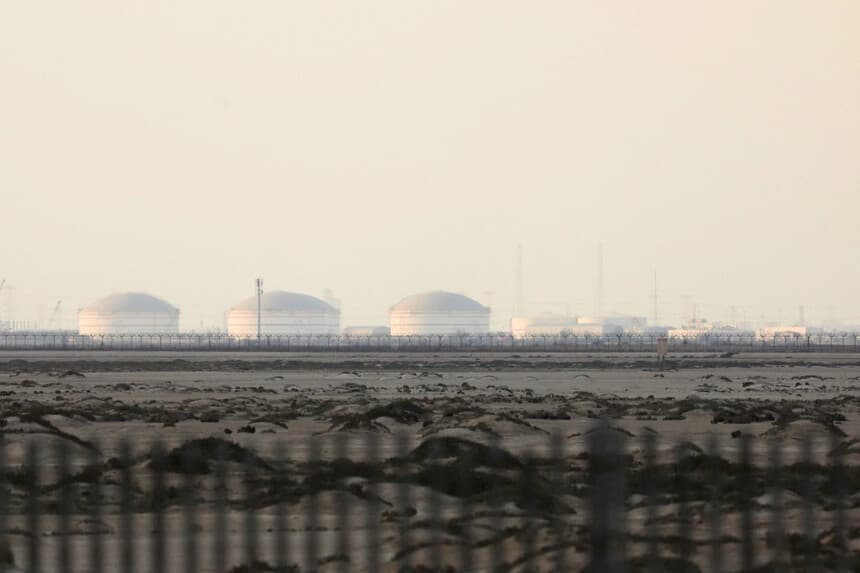 Instalaciones de producción de gas natural licuado (GNL) de QatarEnergy en la Ciudad Industrial de Ras Laffan, Qatar, el 2 de marzo de 2026. (Stringer/Foto de archivo/Reuters)