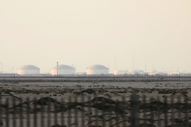 Instalaciones de producción de gas natural licuado (GNL) de QatarEnergy en la Ciudad Industrial de Ras Laffan, Qatar, el 2 de marzo de 2026. (Stringer/Foto de archivo/Reuters)