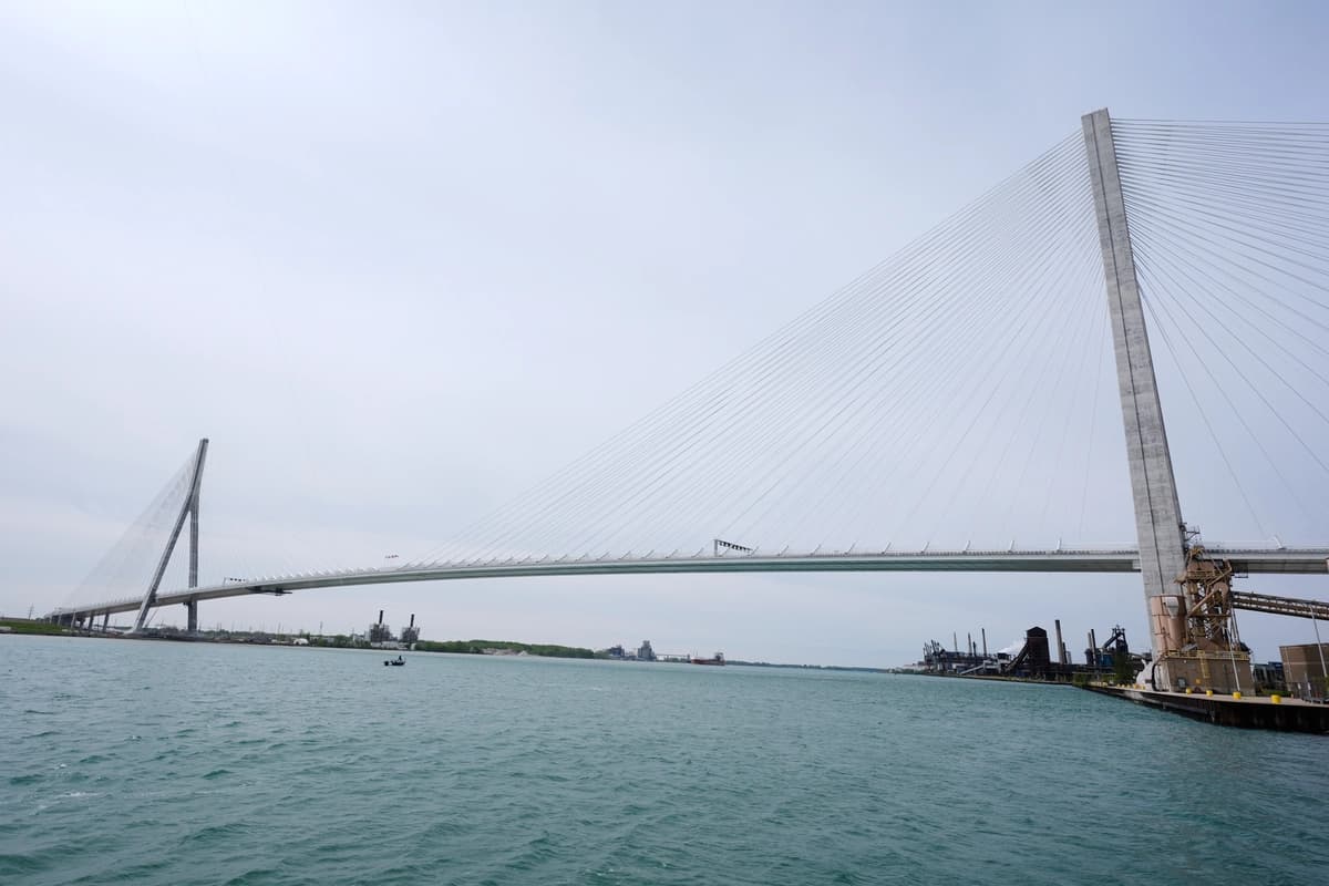 El puente Gordie Howe se muestra en construcción entre Windsor, Ontario y Detroit, el 22 de mayo de 2026. (Foto AP/Paul Sancya, archivo).