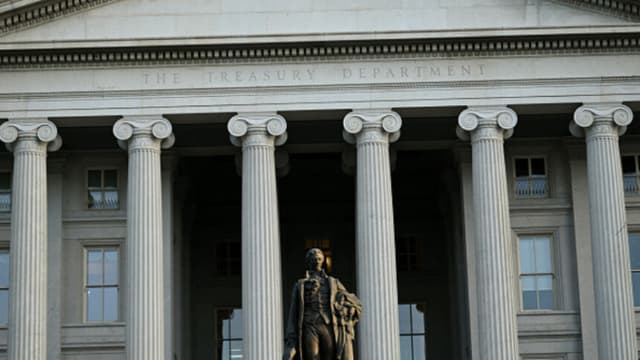 Tesoro sanciona a financista vinculado al líder supremo de Irán