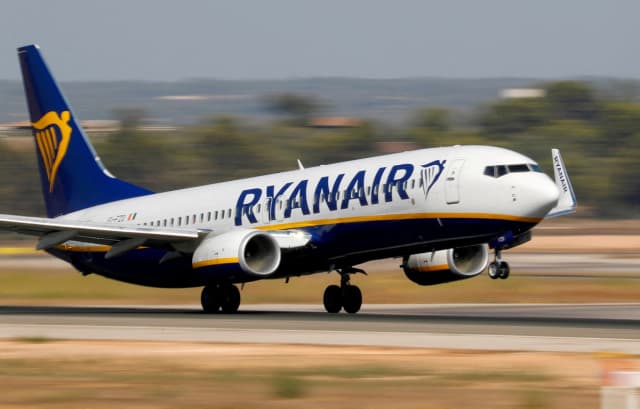 Un avión Boeing 737-800 de Ryanair despega del aeropuerto de Palma de Mallorca, España, el 29 de julio de 2018. (Paul Hanna/Reuters)