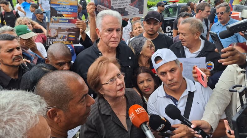 Una junta de gobierno y el regreso de Machado: nueva presión desde las calles de Caracas