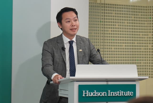 El juez taiwanés KaiChieh "KJ" Hsu interviene en el Instituto Hudson de Washington el 10 de julio de 2026. (Li Chen/The Epoch Times)