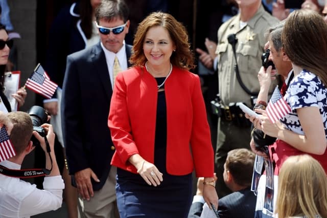 Darline Graham Nordone, hermana del senador Lindsey Graham (R-S.C.), se dirige al escenario antes de que él anunciara su candidatura a la presidencia el 1 de junio de 2015, en Central, Carolina del Sur. (Rainier Ehrhardt/AP Photo)