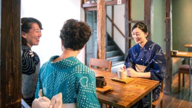 Cómo la cultura y la dieta influyen en la experiencia de la menopausia
