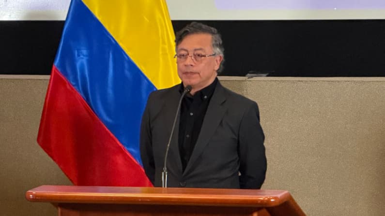 Petro rechaza que la investidura de De la Espriella se realice en una guarnición militar