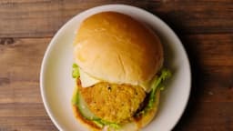 La carne y los lácteos de origen vegetal contienen más aditivos que los productos de origen animal