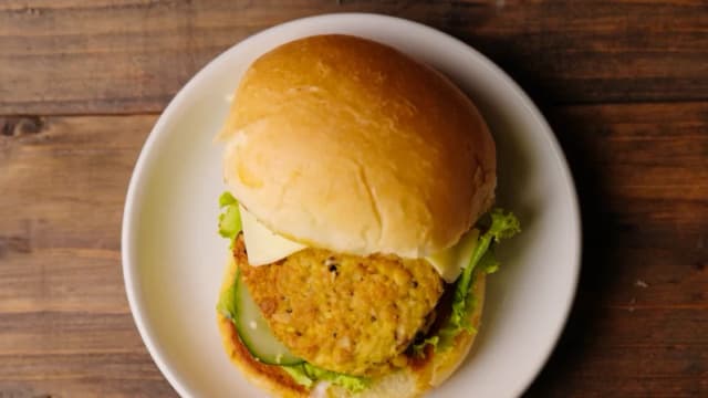 La carne y los lácteos de origen vegetal contienen más aditivos que los productos de origen animal