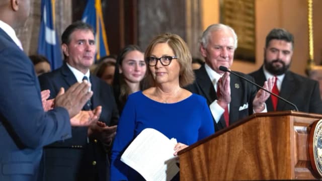 Nombran a la hermana de Graham para ocupar su escaño en el Senado