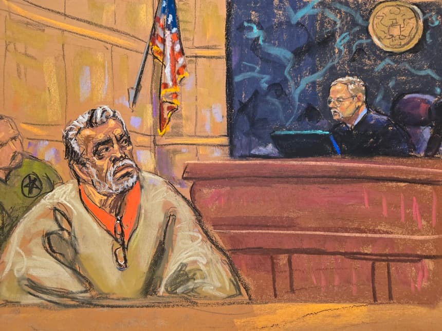 Fotografía de archivo de un dibujo realizado por la artista Jane Rosenberg del juez Brian Cogan (d) frente al narcotraficante mexicano Ismael 'el Mayo' Zambada durante el juicio realizado en el Tribunal Federal de Brooklyn, en Nueva York (EFE/ Jane Rosenberg)