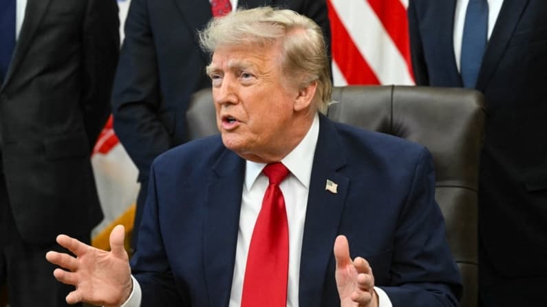 Trump cambia el plan de peaje en el estrecho de Ormuz por acuerdos comerciales en el Golfo