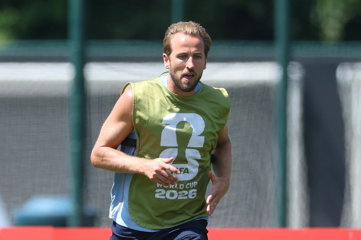 Harry Kane, número 9 de Inglaterra, asiste a una sesión de entrenamiento un día antes del partido de semifinales de la Copa Mundial de la FIFA 2026 en el Swope Soccer Village de Kansas City, el 14 de julio de 2026. (Richard Pelham/Getty Images)